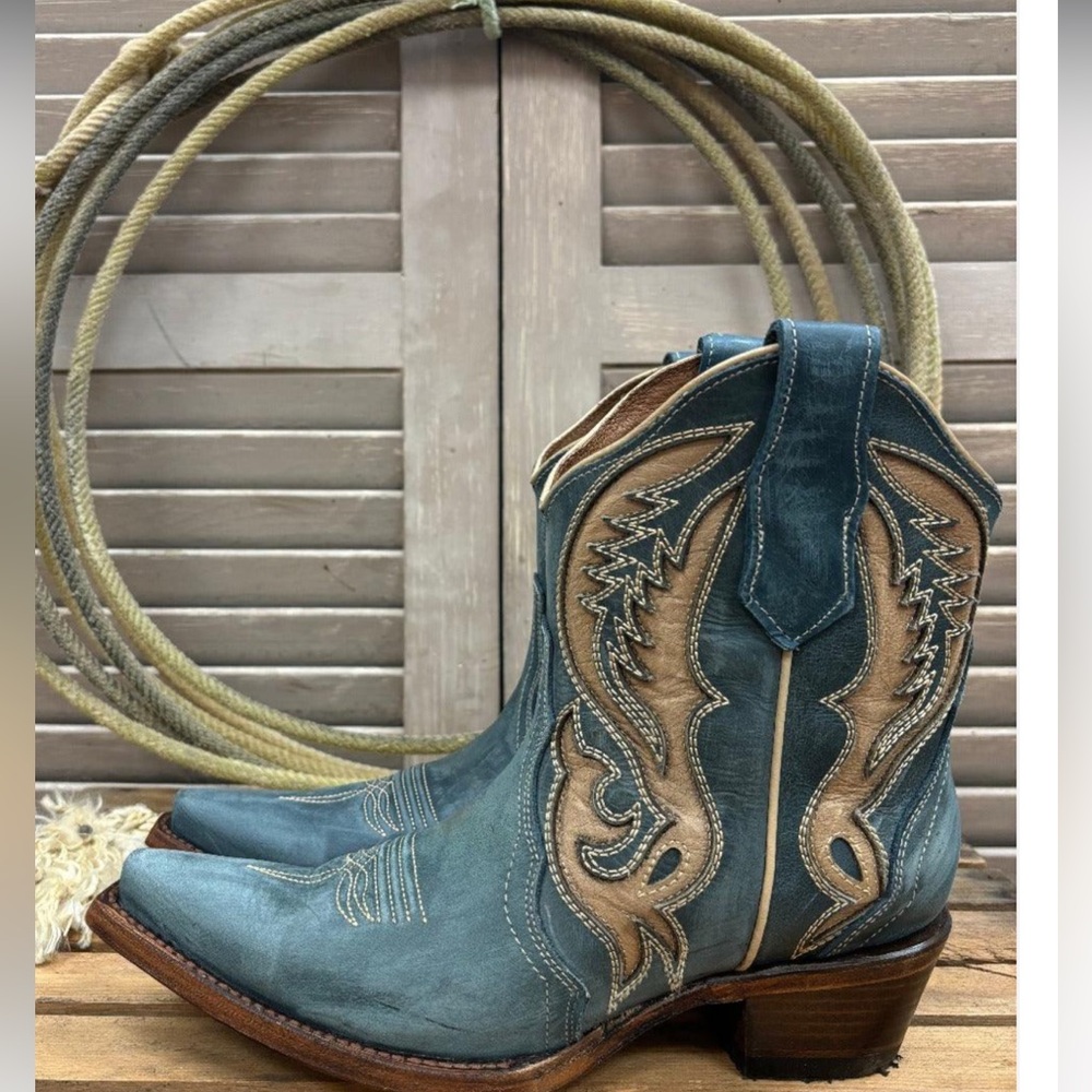 Circle G by Corral women’s turquoise bootie